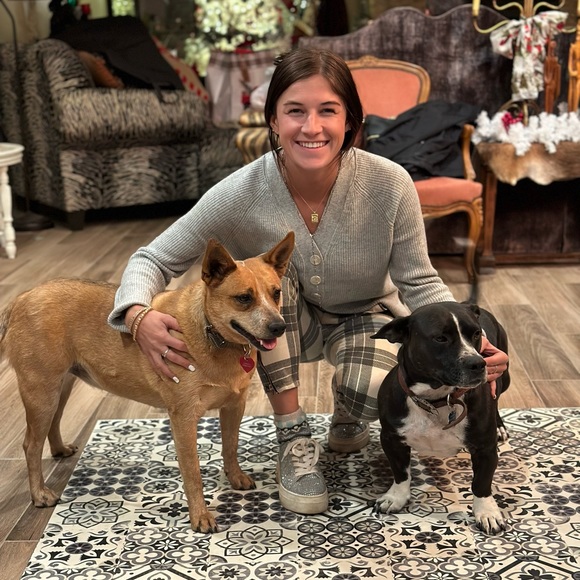 Meet your Posher, Carly - Picture 1 of 1